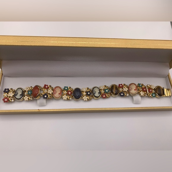 โจ Gorgeous Vintage JBK cameo and precious stones bracelet - Picture 8 of 17